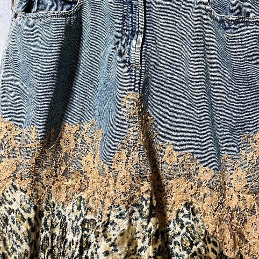 Gorgeous Skirt **Much detailed with many fabrics!!**A MUST HAVE!!!! - Picture 2 of 4